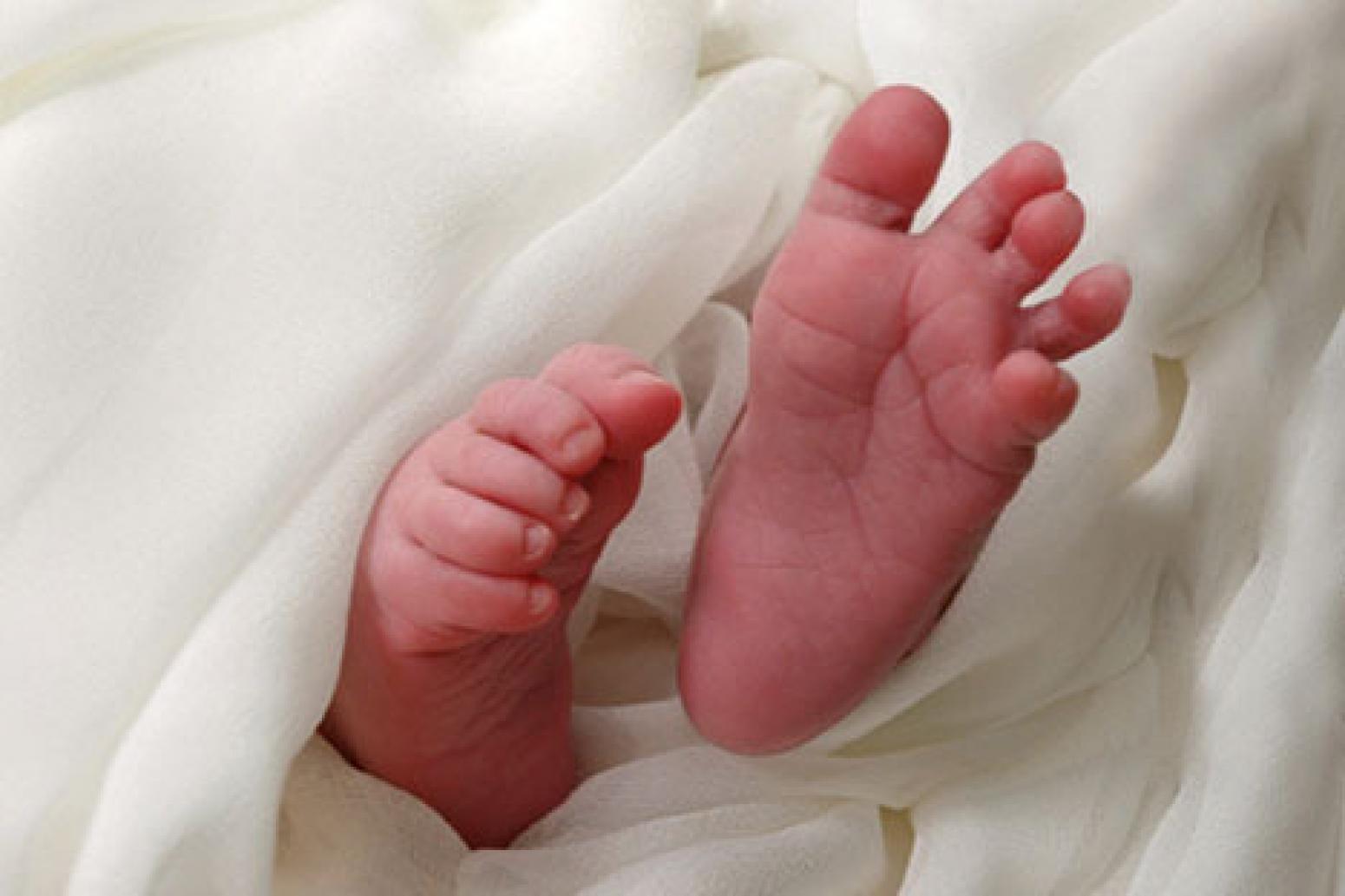 Ножки новорожденного ребенка фото в роддоме